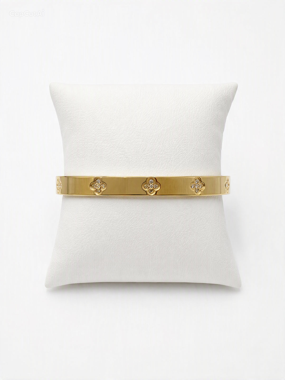 Belinda — Bracelet Bangle Doré Trèfles Strass